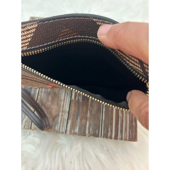 NWOT Wristlet Wallet Plaid - Picture 3 of 3